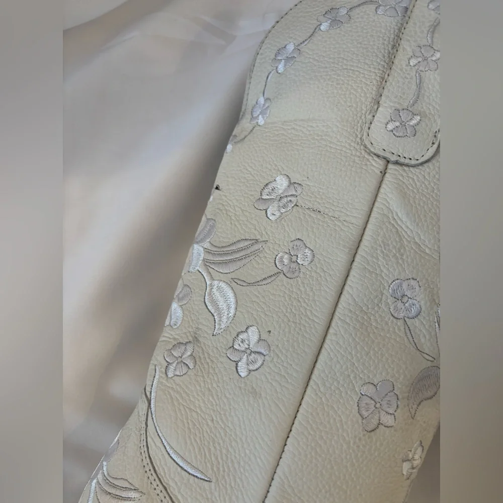 Dingo White Embroidered Western Heeled Boots - Picture 11 of 14